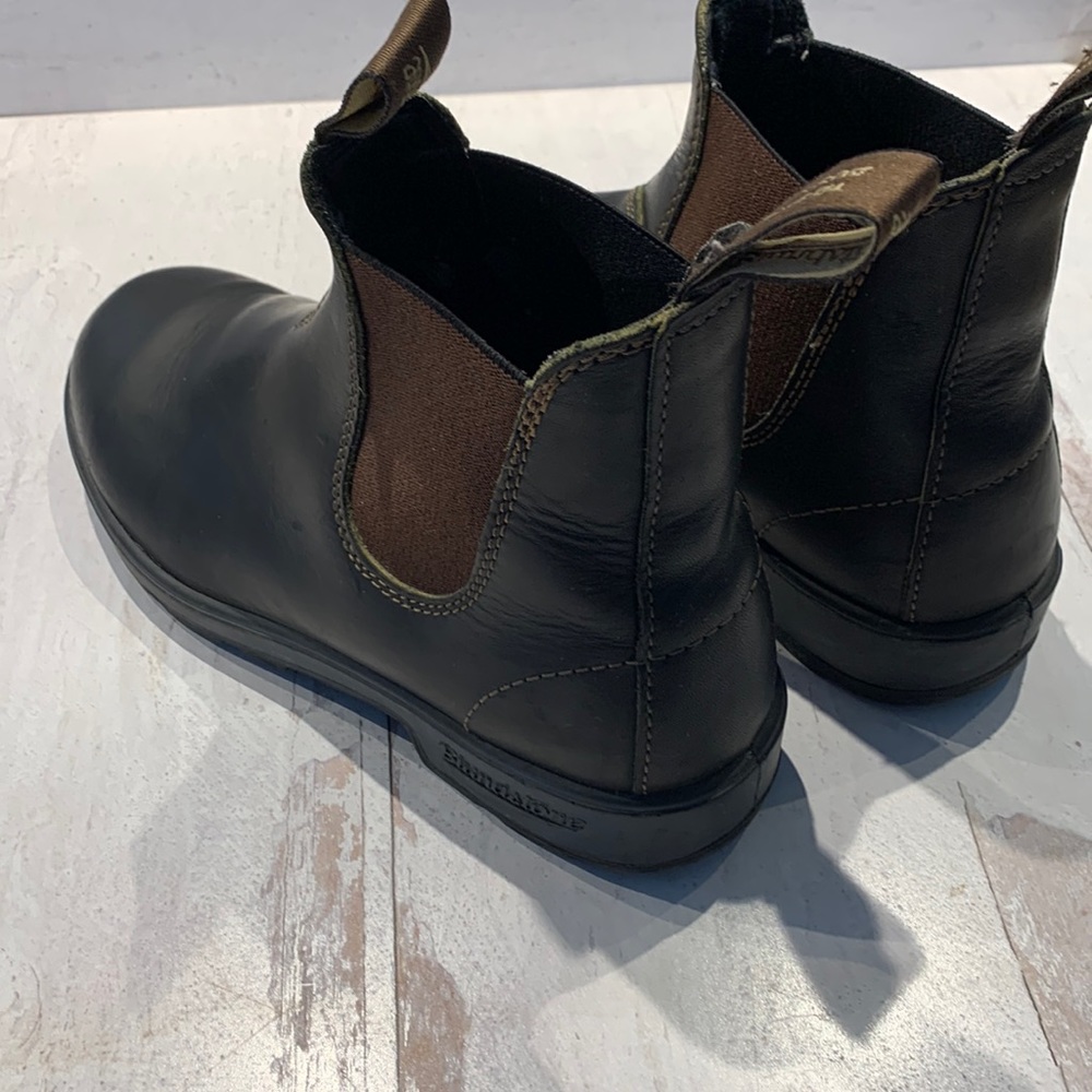 Brown Blundstone Original Chelsea 500 Boots, 5 (8). Worn only a handful of times